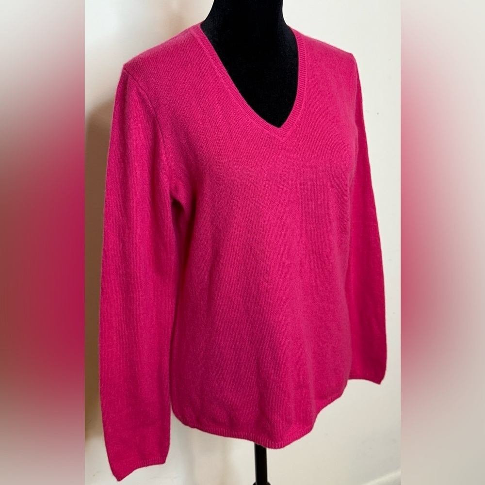Charter Club Hot Bubblegum Pink V Neck 100% Cashmere Sweater soft preppy SM EUC - Picture 2 of 6